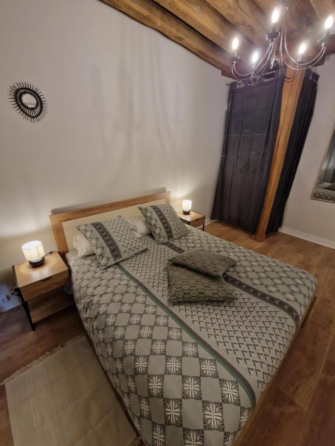 Apartamento Le Saint Jean et son parking privée Blois Exterior foto